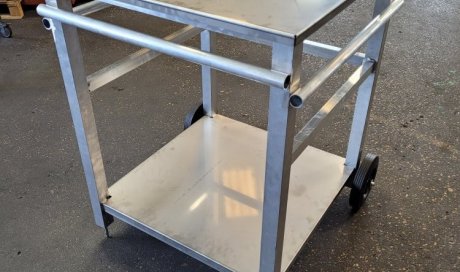 Table mobile aluminium sur roues avec plateaux inox